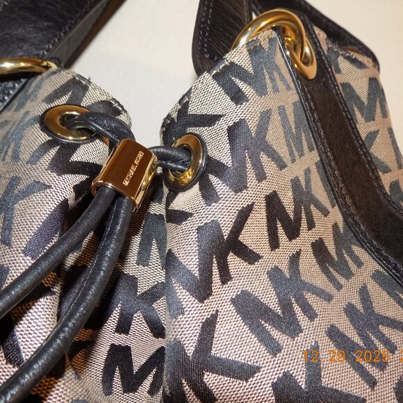 Michael Kors Signature Large Drawstring  Bag - Picture 2 of 4